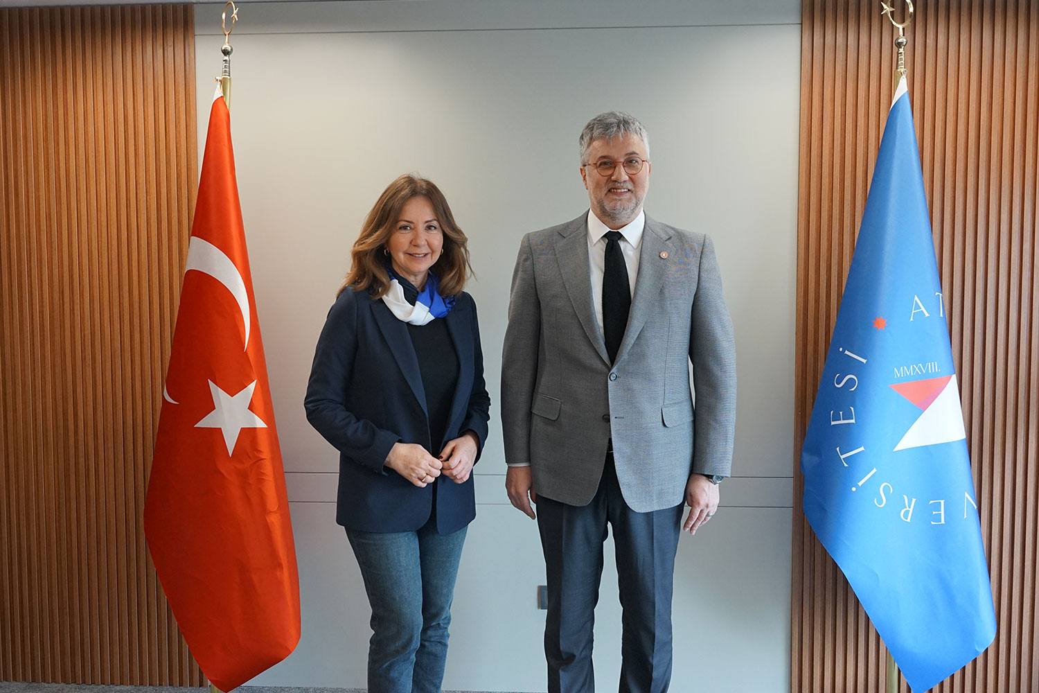 Türkiye’de Beyin Pili Ameliyatı Olan Parkinson Hastalarına Dünyanın Bir Ucunda Bile Pil Ayarı Mümkün